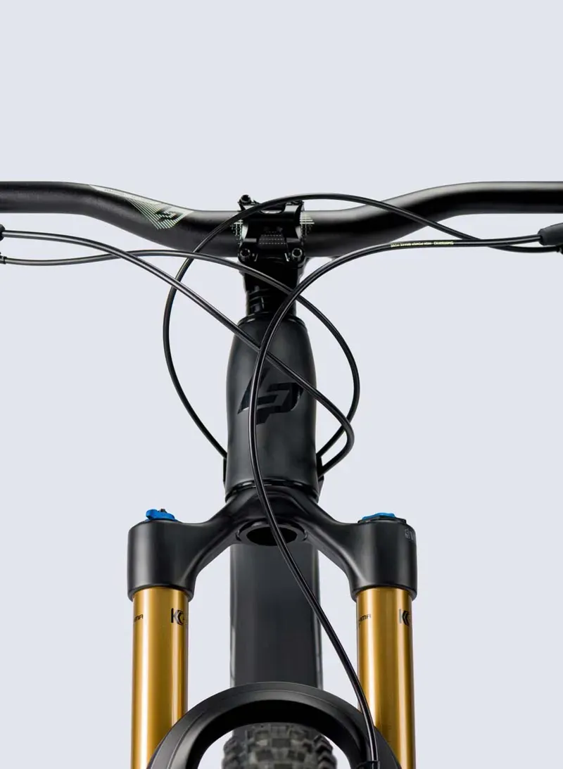 2021 Lapierre Zesty AM CF 9.9 Carbon Mountain Bike in Black-6