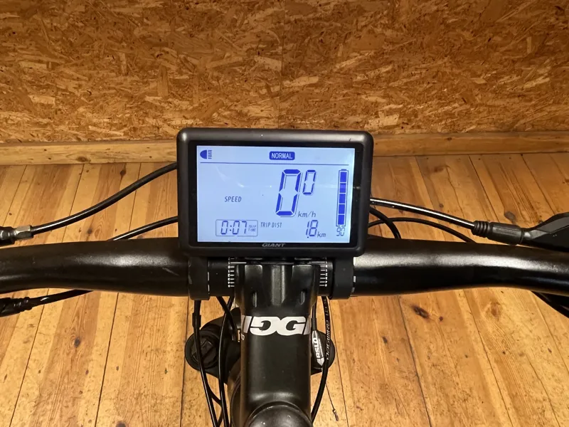 Giant Roam XR Cross Bar - Pre Owned-2