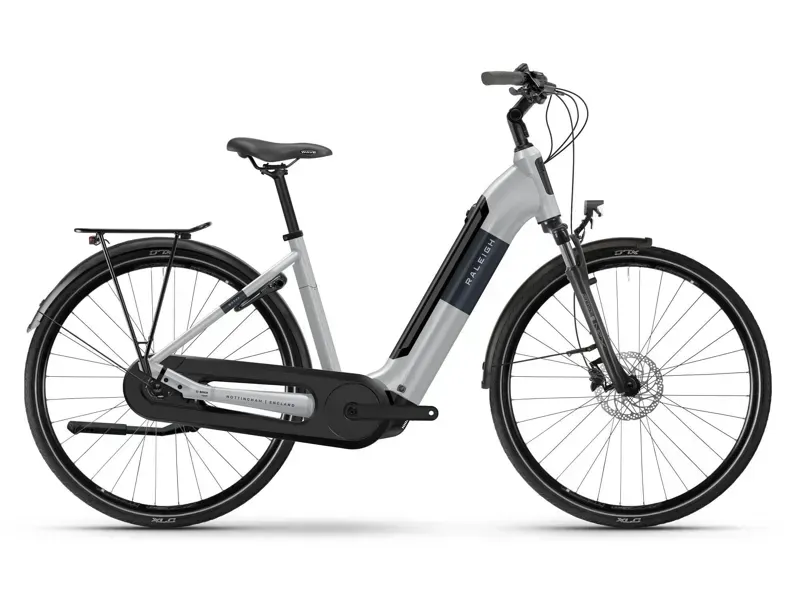 Raleigh Motus Hub Gear Low Step E-Hybrid Bike in Sparkling White